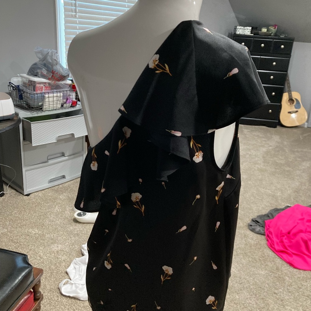 ANN TAYLOR Factory one shoulder top - Picture 3 of 4